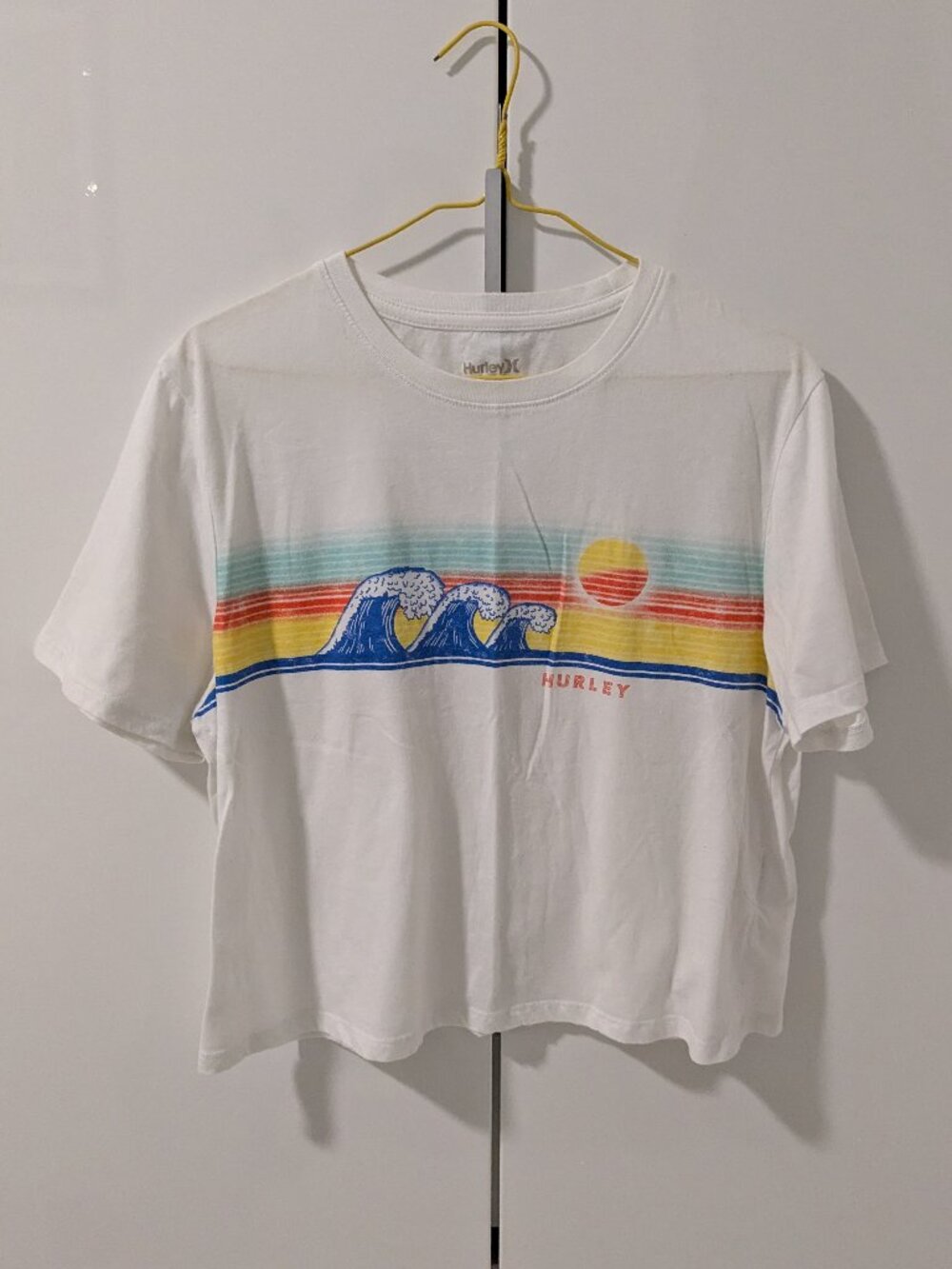Hurley Cropped Boxy Wave Graphic T-Shirt